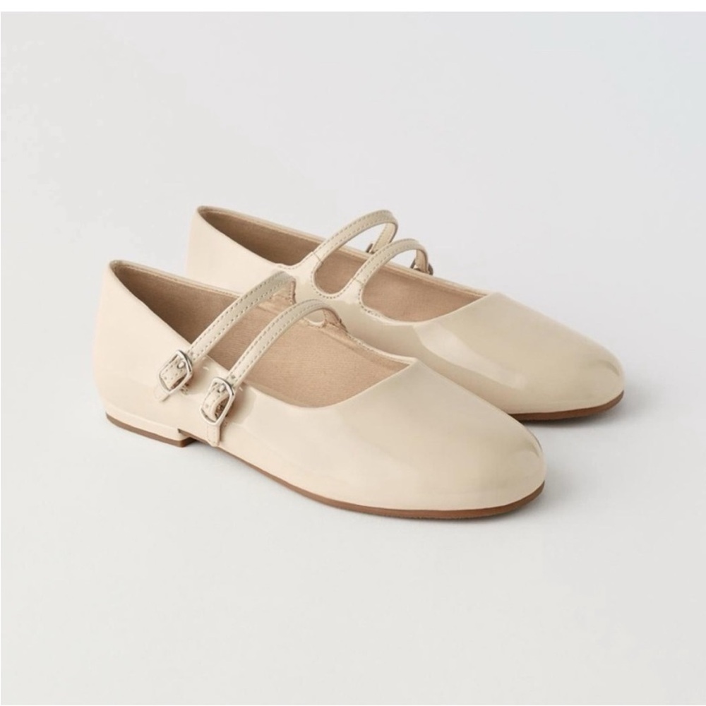 Zara kids, Off white, faux patent leather ballet, size 5 (9.3 inches)